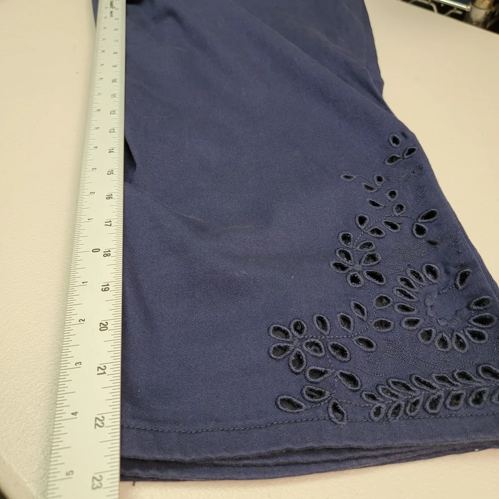 Laurie Felt Women's Daisy Floral Embroidered Ankle Straight Jeans Navy Size 28WP